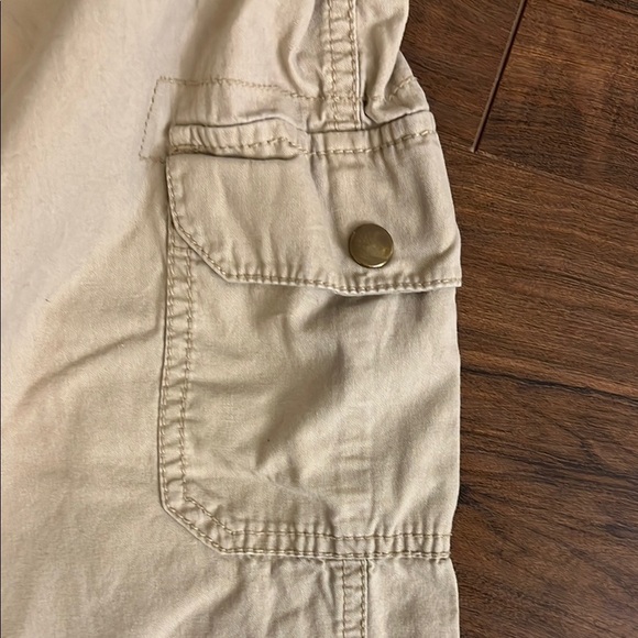 Women’s Basic Editions Khaki Capris, Sz M - Picture 5 of 7